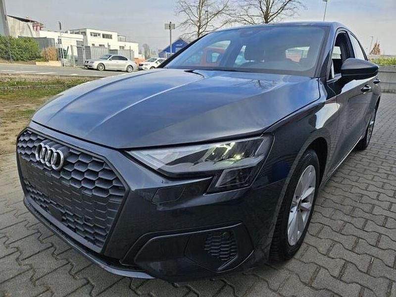 Gebraucht Audi A3 Basis 85 PS (62 kW) 2022 Schwarz Limousine