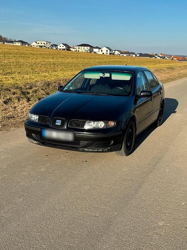 Schwarz Gebraucht 2000 Seat Toledo Limousine | 700 € (Guter Preis) - Bild 1/4