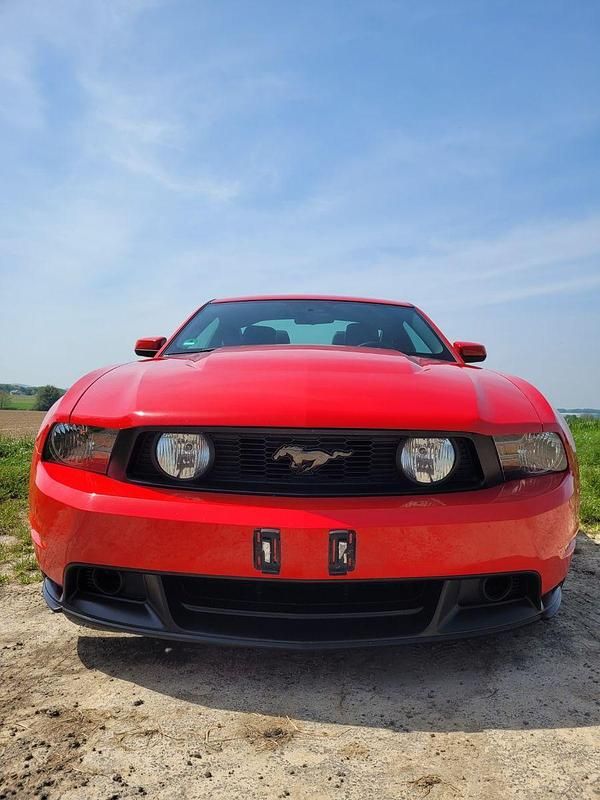 Rot Gebraucht 2012 Ford Mustang GT Coupé | 22.999 € (Fairer Preis) - Bild 1/4