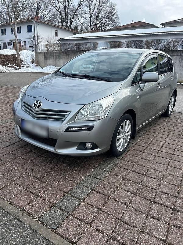 Gebraucht Toyota Verso 150 PS (110 kW) 2012 Grau Van / Kleinbus