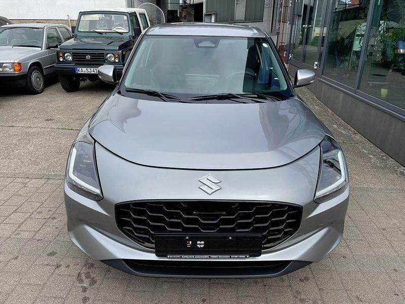 Neu Suzuki Swift Comfort+ 83 PS (61 kW) 2025 Silber Kleinwagen