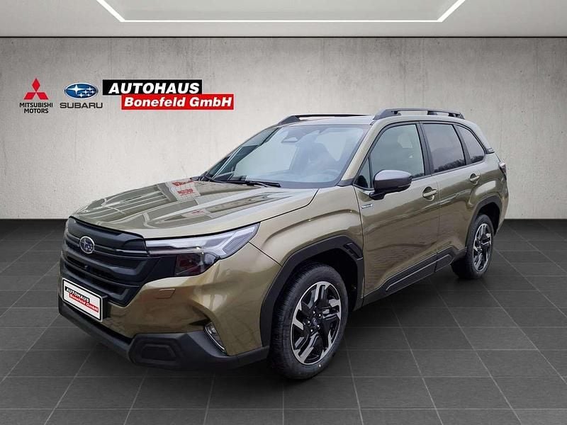 Autunm green metallic Neu 2025 Subaru Forester Exclusive+ SUV | 43.149 € (Fairer Preis) - Bild 1/4