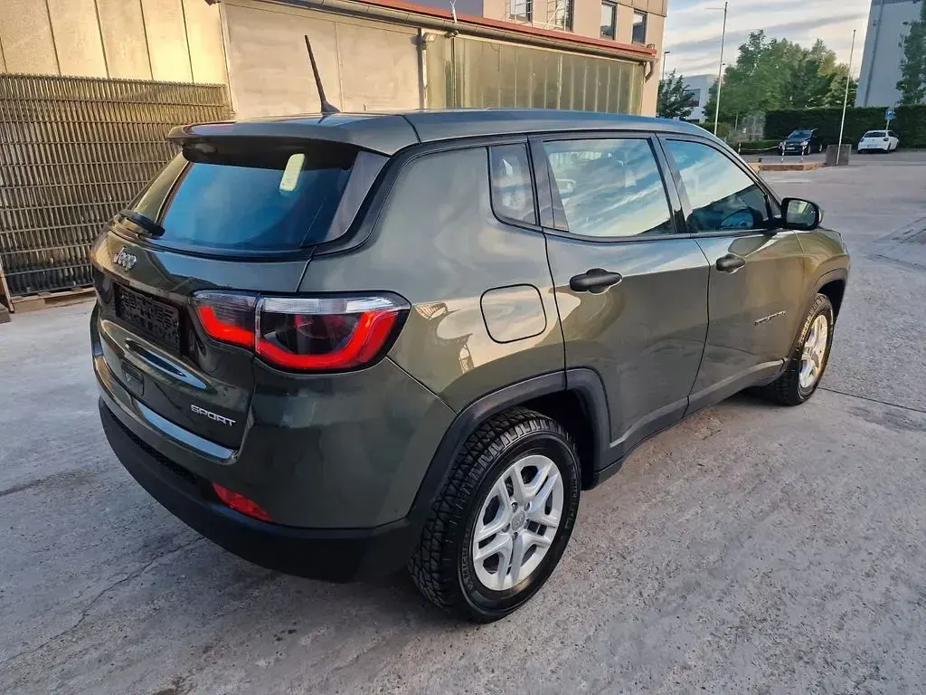 Gebraucht Jeep Compass Sport 140 PS (102 kW) 2018 Grün SUV