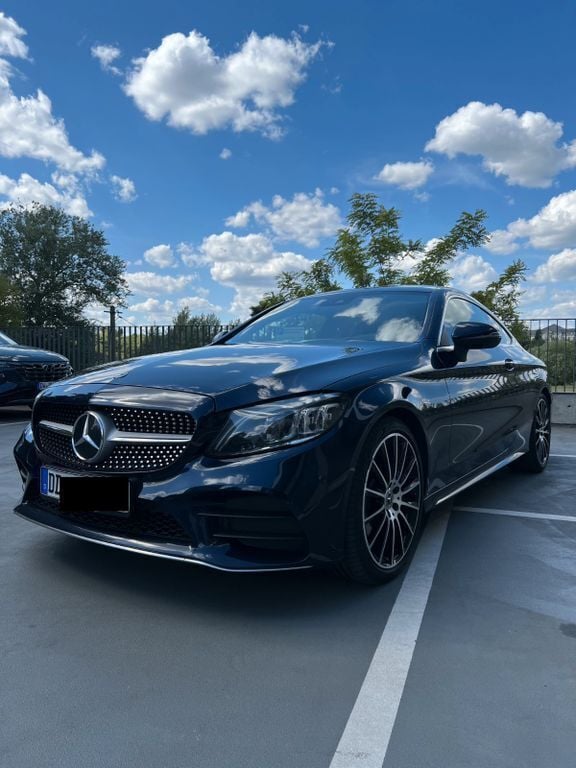 Blau Gebraucht 2019 Mercedes C300 AMG line Coupé | 24.999 € (Guter Preis) - Bild 1/4