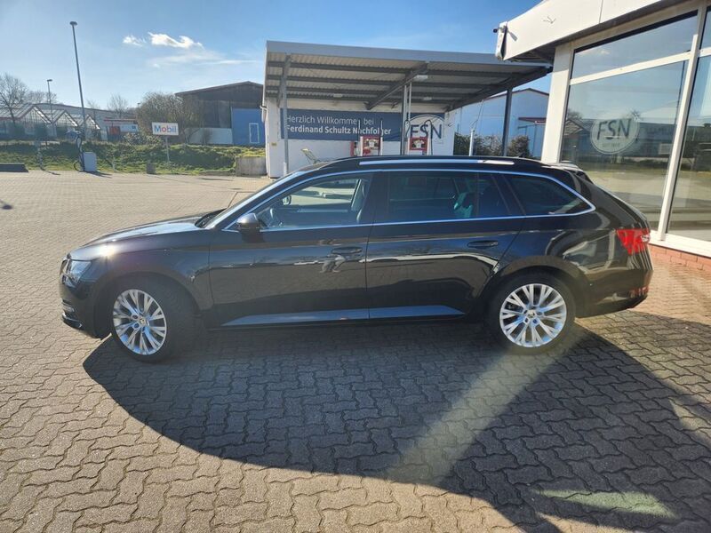 Gebraucht Skoda Superb Ambition 150 PS (110 kW) 2024 Schwarzmagic perleffekt Kombi