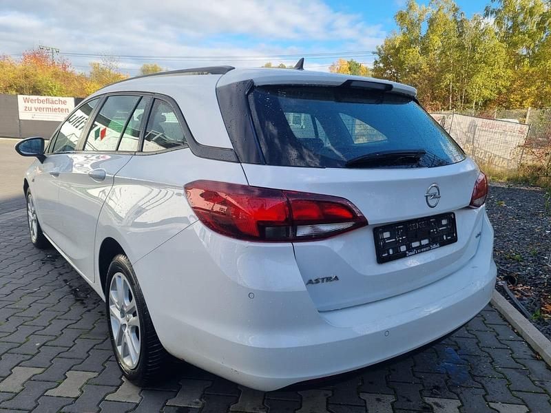Weiß Gebraucht 2016 Opel Astra Kombi | 5.799 € (Etwas zu teuer) - Bild 1/4