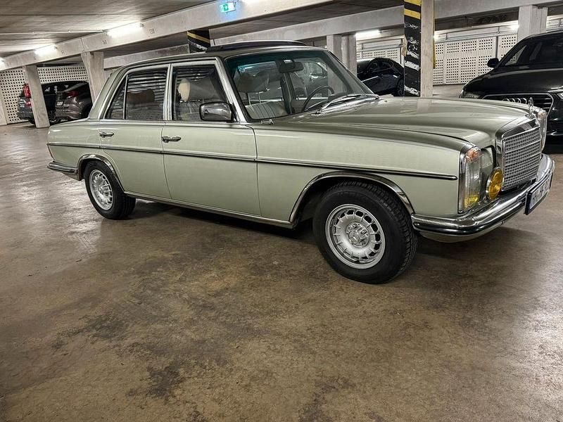 Gebraucht Mercedes 230 1975 Gold Limousine