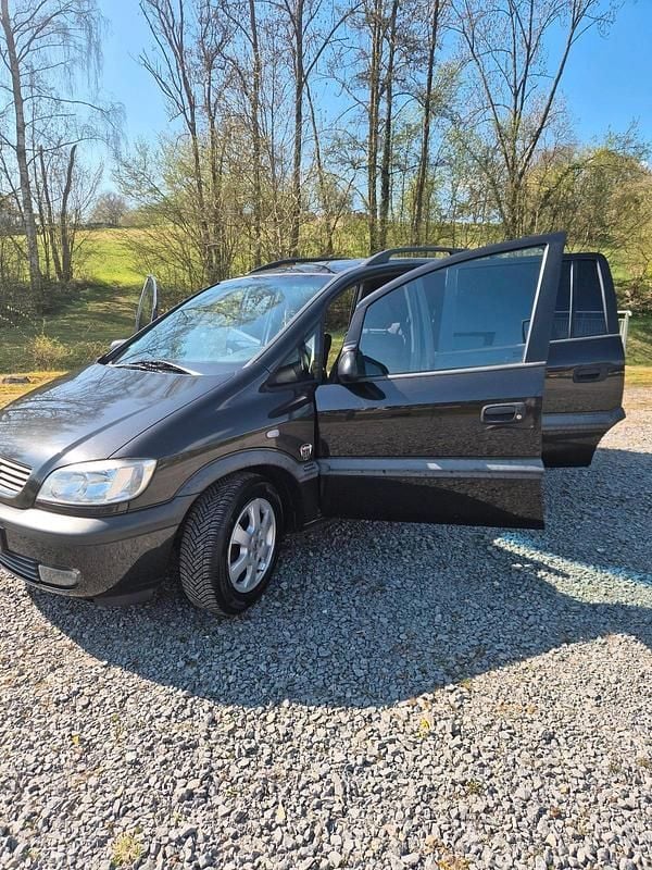 Schwarz Gebraucht 1999 Opel Zafira Van / Kleinbus | 1.850 € (Fairer Preis) - Bild 1/4