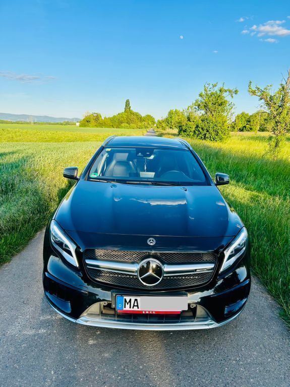 Schwarz Gebraucht 2017 Mercedes GLA45 AMG AMG SUV | 30.500 € (Fairer Preis) - Bild 1/4