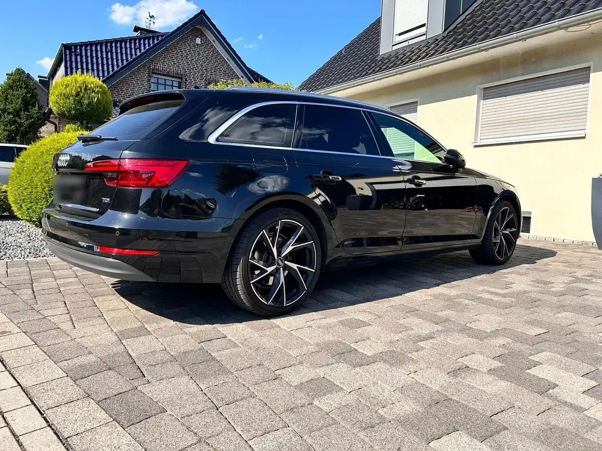 Gebraucht Audi A4 Sport 190 PS (139 kW) 2017 Schwarz Kombi