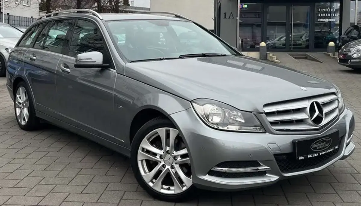 Gebraucht Mercedes C180 156 PS (114 kW) 2012 Grau Kombi