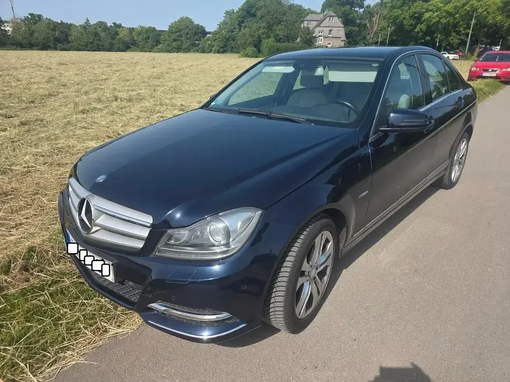 Gebraucht Mercedes C250 204 PS (150 kW) 2012 Blau Limousine