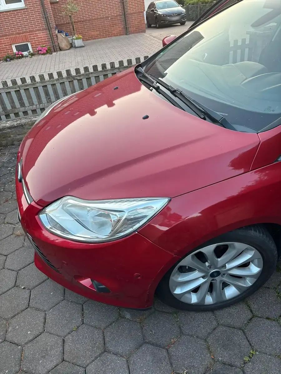 Gebraucht Ford Focus 100 PS (73 kW) 2014 Rot Kombi