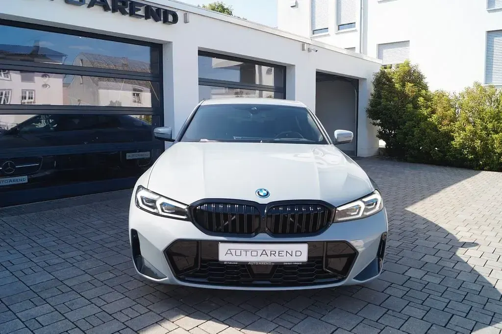 Gebraucht BMW 330e M Sport 292 PS (214 kW) 2025 Grau Limousine