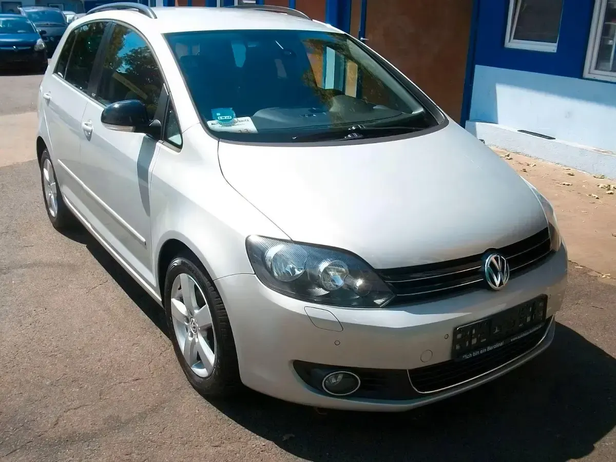 Gebraucht VW Golf VI Style 122 PS (89 kW) 2011 Gold Kleinwagen