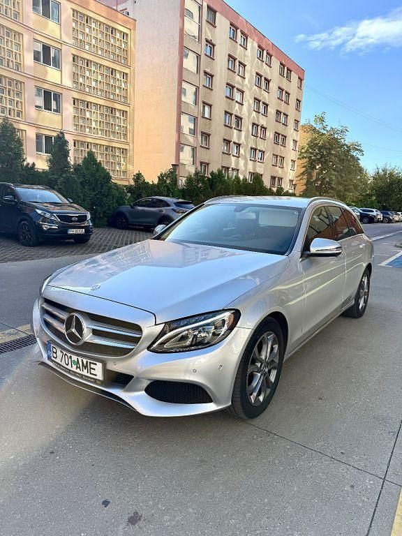 Silber Gebraucht 2017 Mercedes C180 Limousine | 10.900 € (Superpreis) - Bild 1/4