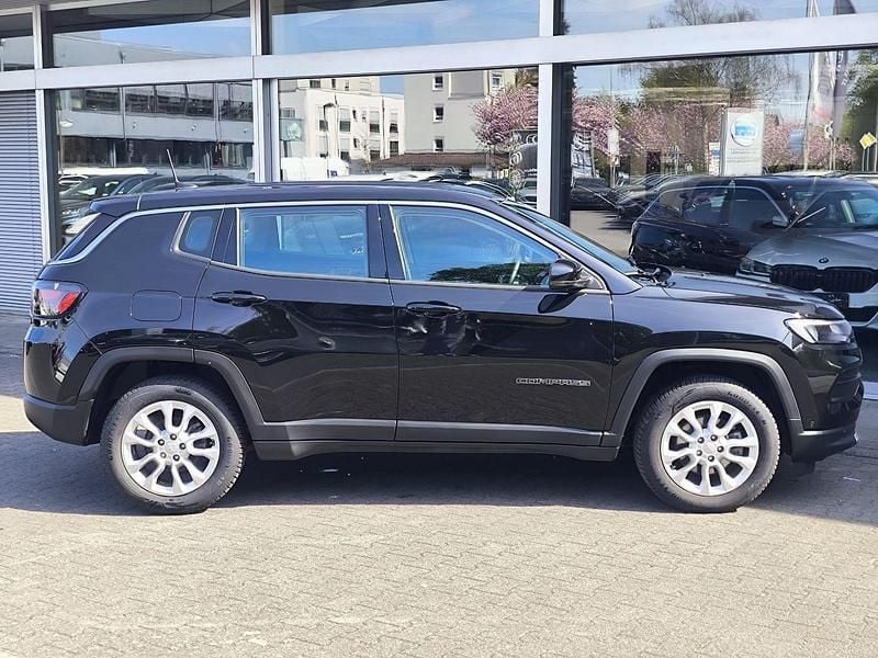 Second-hand Jeep Compass 131 CP (96 kW) 2024 Negru SUV