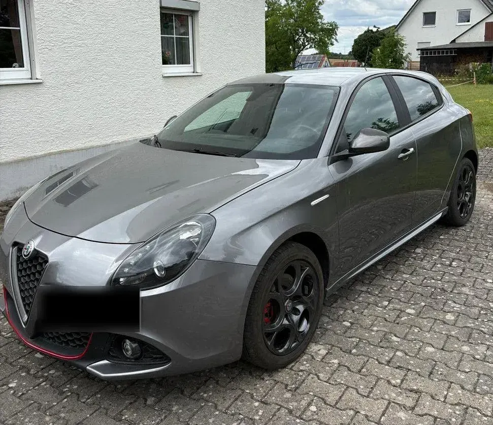 Gebraucht Alfa Romeo Giulietta 150 PS (110 kW) 2017 Grau Kleinwagen