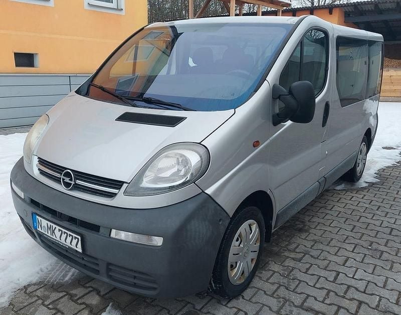 Gebraucht Opel Vivaro 101 PS (74 kW) 2005 Silber Van / Kleinbus