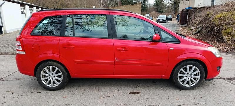 Gebraucht Opel Zafira 140 PS (102 kW) 2009 Rot Van / Kleinbus