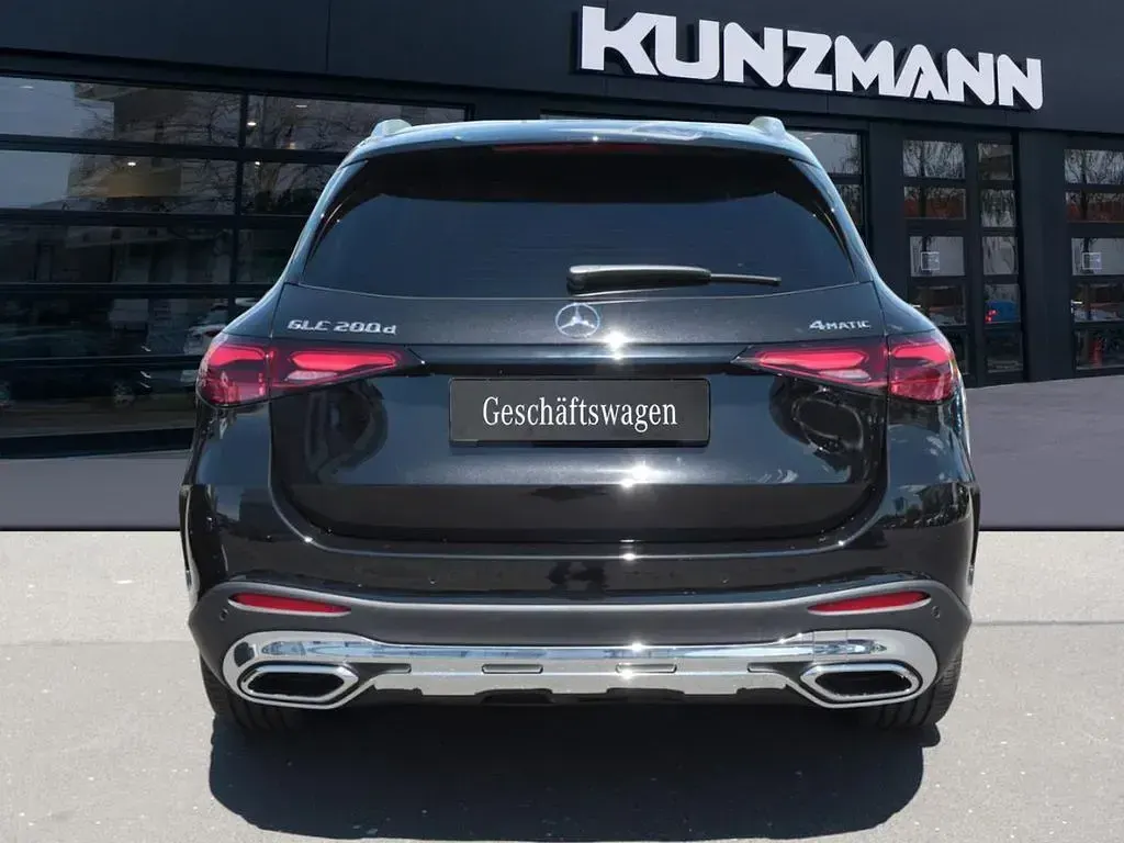 Gebraucht Mercedes GLC200 AMG 163 PS (119 kW) 2026 Metalliclack obsidianschwarz m SUV