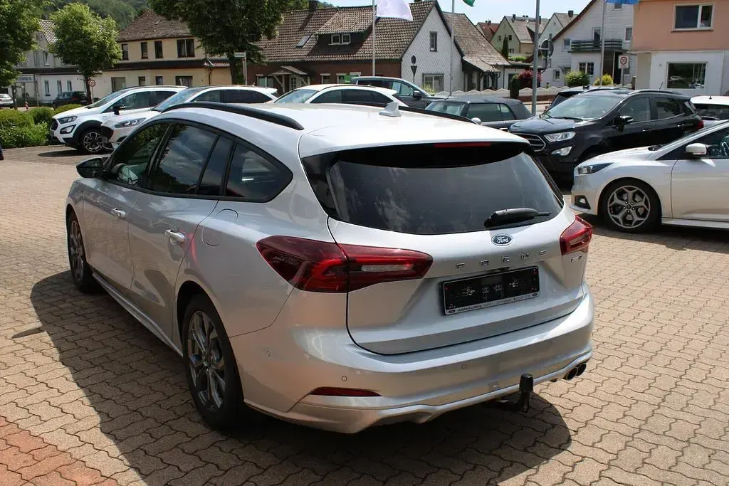 Gebraucht Ford Focus ST-Line X 125 PS (91 kW) 2023 Silber Limousine