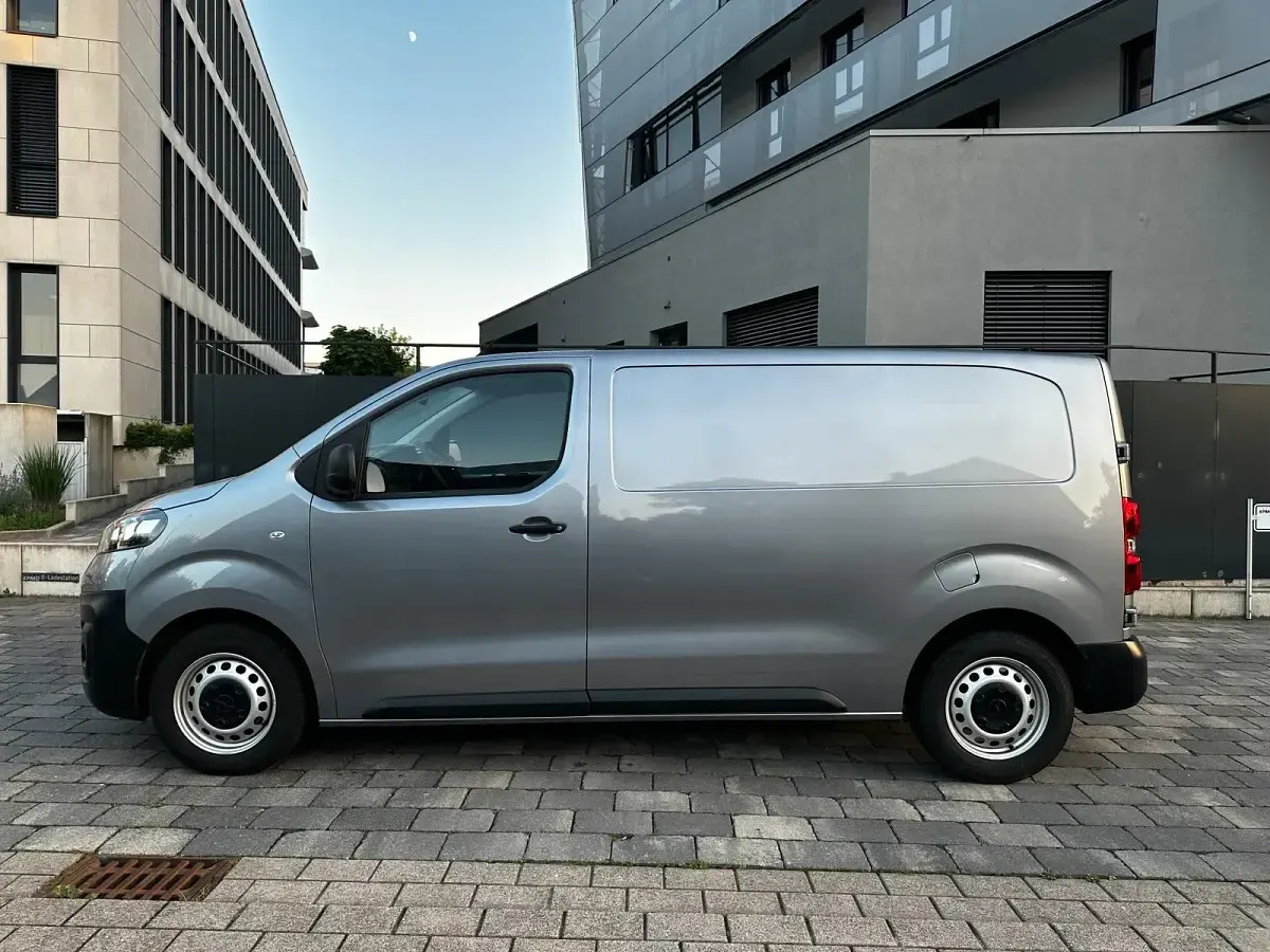 Gebraucht Opel Vivaro-e Combi 102 PS (75 kW) 2024 Grau Van / Kleinbus