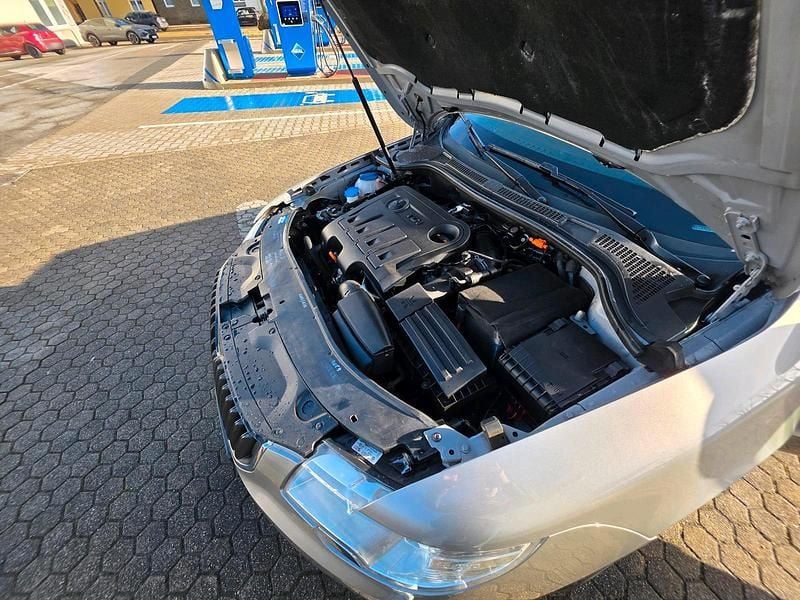 Gebraucht Skoda Superb 140 PS (102 kW) 2012 Grau Limousine