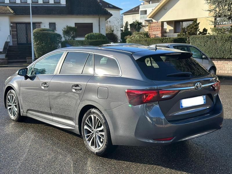 Gebraucht Toyota Avensis Sport 143 PS (105 kW) 2017 Grau Kombi