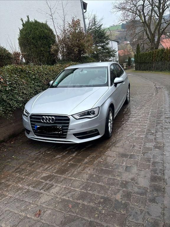 Gebraucht Audi A3 Attraction 105 PS (77 kW) 2013 Silber Limousine