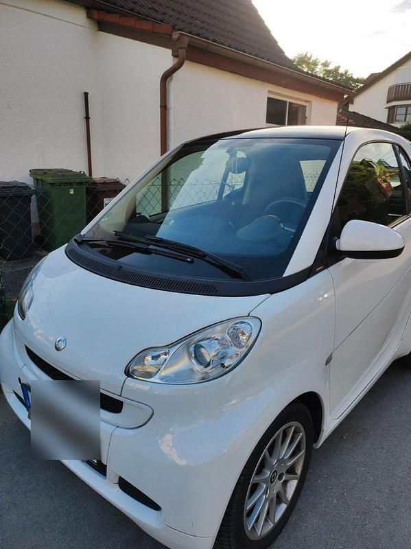 Weiß Gebraucht 2012 Smart ForTwo Coupé Coupé | 7.400 € (Teuer) - Bild 1/4