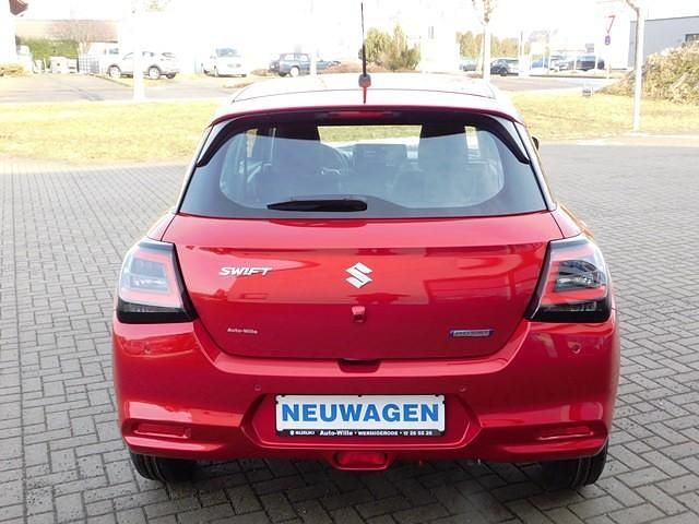 Gebraucht Suzuki Swift Club 83 PS (61 kW) 2025 Burning red pearl (rot) Kleinwagen
