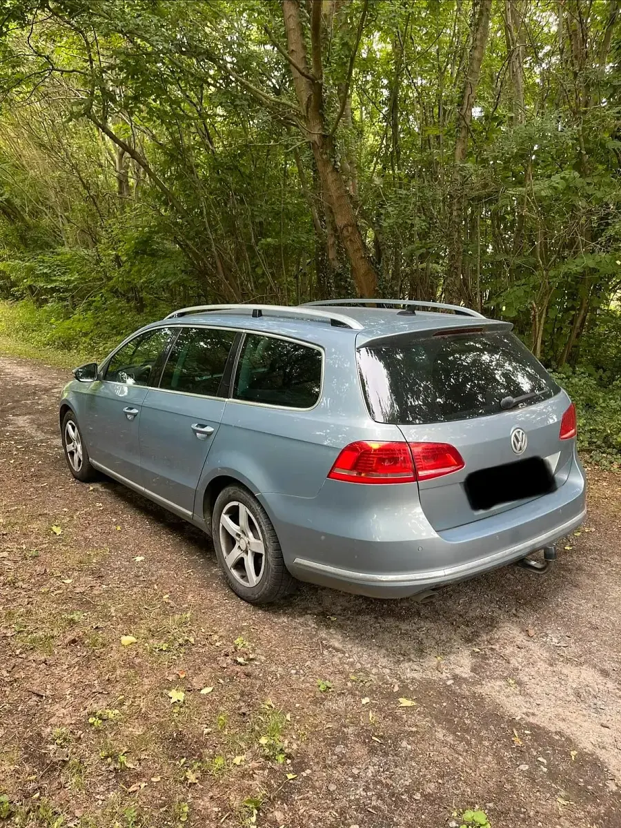 Gebraucht VW Passat Highline 105 PS (77 kW) 2012 Blau Kombi