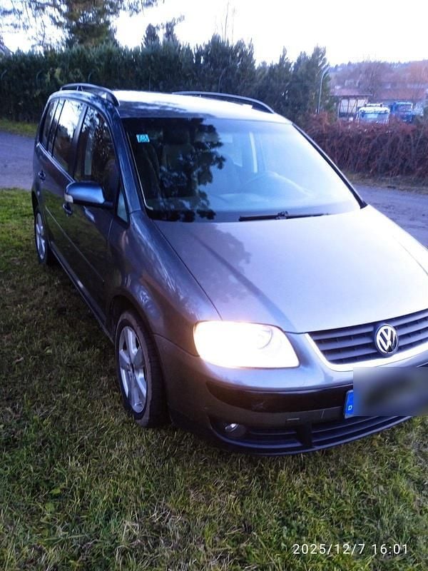 Grau Gebraucht 2005 VW Touran Van / Kleinbus | 2.000 € (Fairer Preis) - Bild 1/4