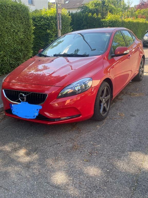 Gebraucht Volvo V40 Kinetic 122 PS (89 kW) 2018 Rot Kombi