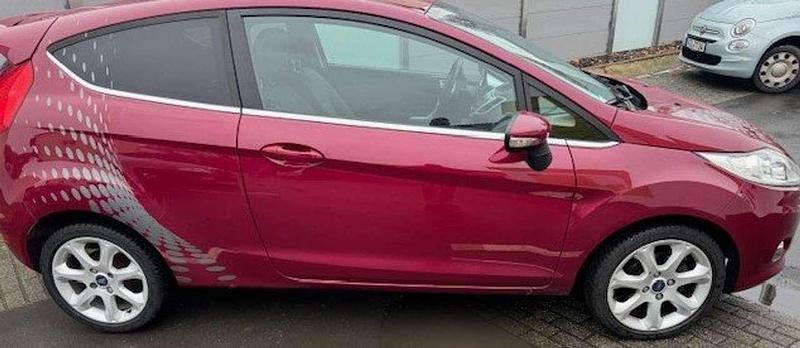 Gebraucht Ford Fiesta Titanium 97 PS (71 kW) 2011 Violett Limousine