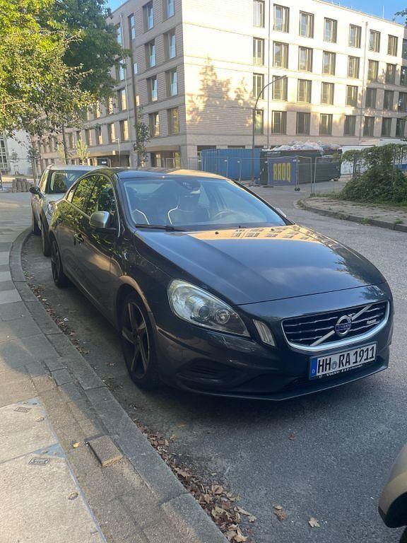 Schwarz Gebraucht 2013 Volvo S60 R-Design Limousine | 7.695 € (Superpreis) - Bild 1/4
