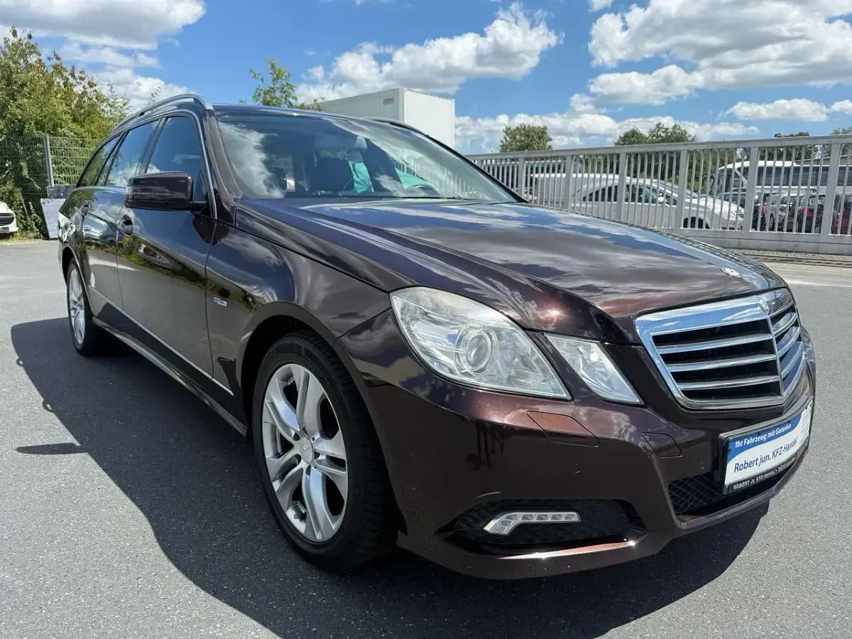 Gebraucht Mercedes E250 Avantgarde 204 PS (150 kW) 2009 Cupritbraun  metalliclack Kombi