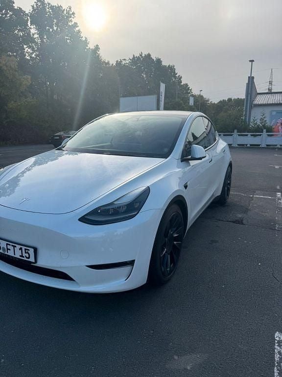 Weiß Gebraucht 2023 Tesla Model Y SUV | 36.500 € (Guter Preis) - Bild 1/4