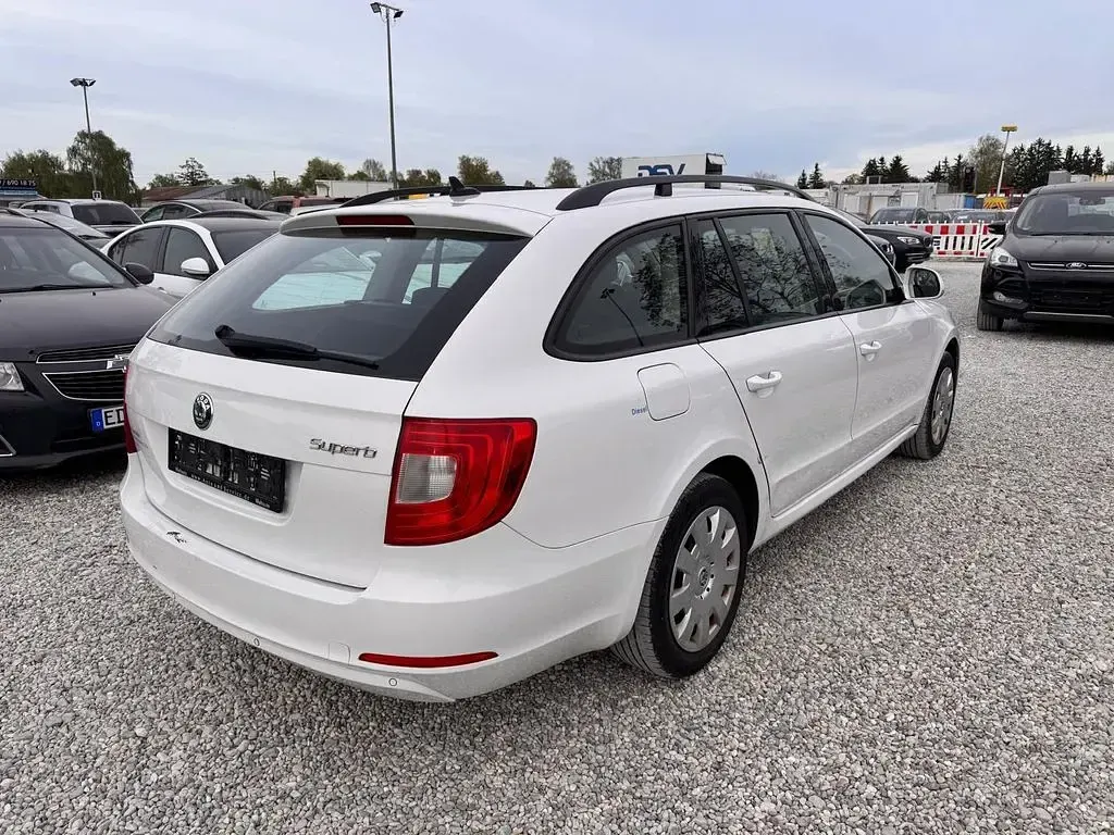 Gebraucht Skoda Superb 170 PS (125 kW) 2011 Weiß Limousine