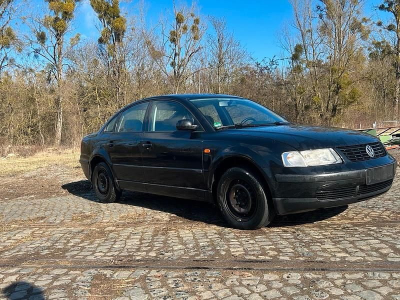 Gebraucht VW Passat 101 PS (74 kW) 1997 Schwarz Limousine