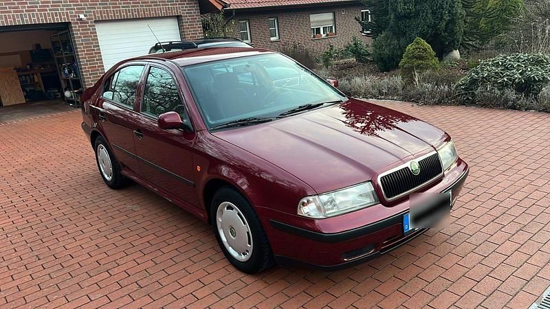 Rot Gebraucht 1999 Skoda Octavia Limousine | 4.000 € (Teuer) - Bild 1/4