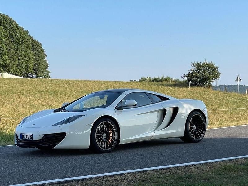 Weiß Gebraucht 2012 McLaren MP4-12C Coupé | 99.990 € - Bild 1/4