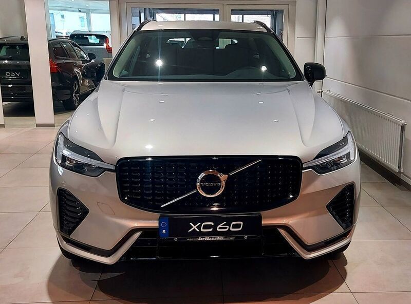 Gebraucht Volvo XC60 Plus 197 PS (144 kW) 2024 Silver dawn SUV