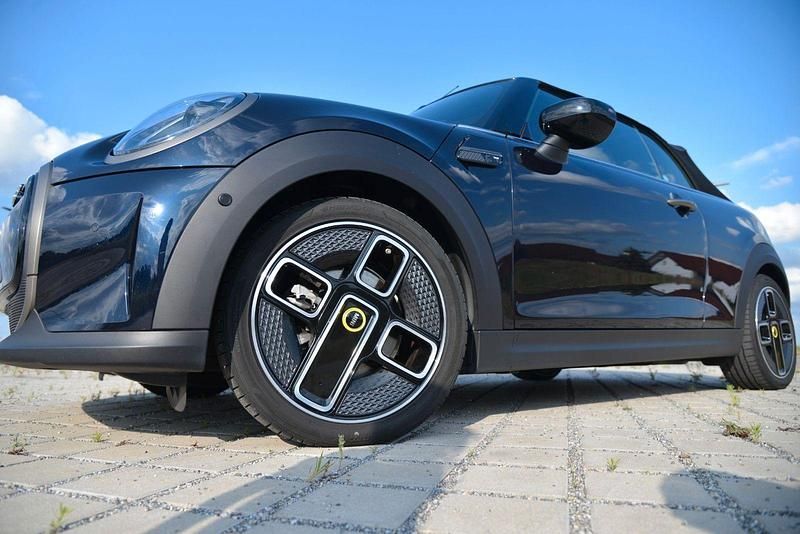 Gebraucht Mini Cooper S 135 kW (184 PS) 2023 Schwarz Kleinwagen