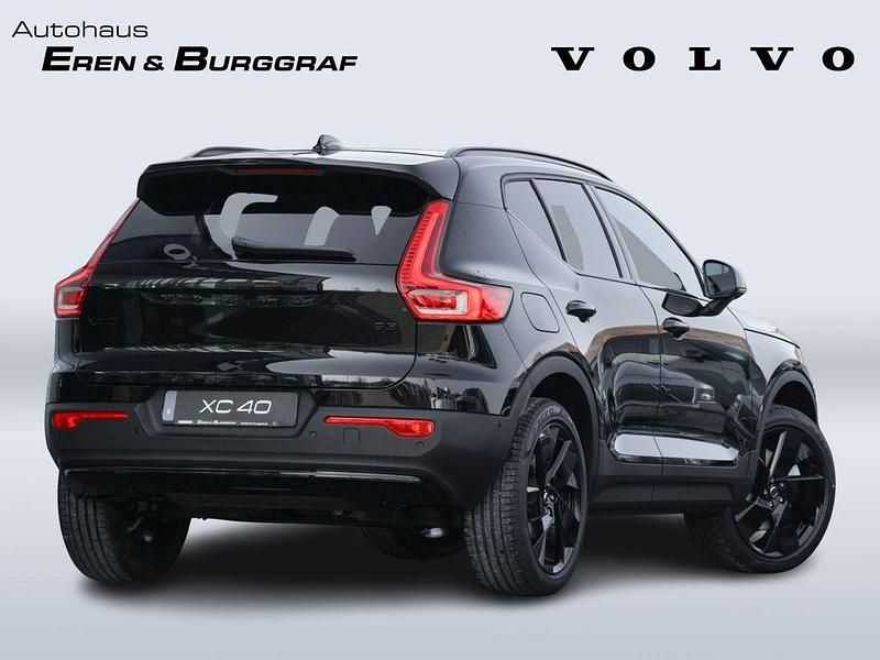 Neu Volvo XC40 Plus 163 PS (119 kW) 2026 Onyx black / metallic SUV