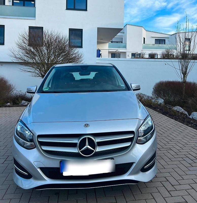 Gebraucht Mercedes 200 136 PS (100 kW) 2017 Silber Van / Kleinbus