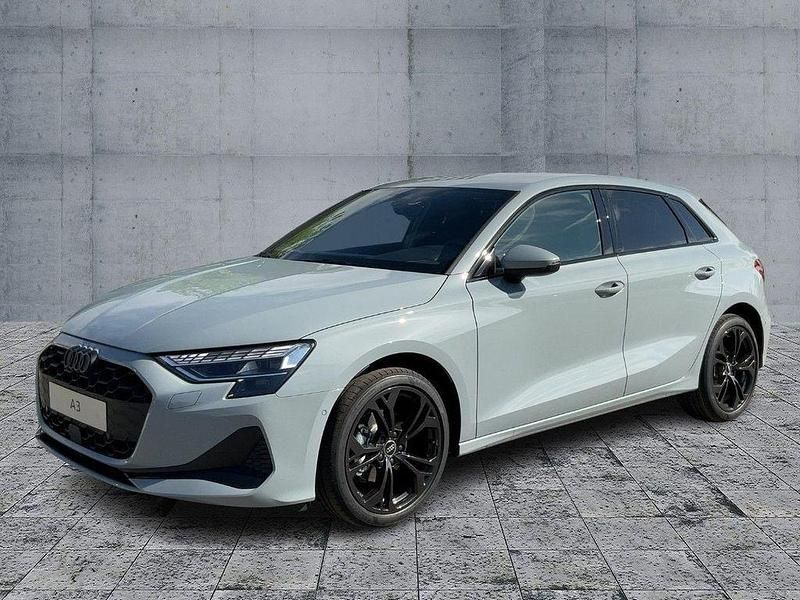 Grau Neu 2025 Audi A3 Sportback Advanced Plus Limousine | 48.800 € - Bild 1/4