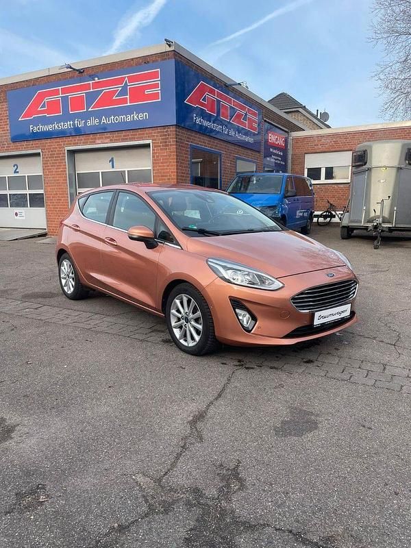Braun Gebraucht 2017 Ford Fiesta Titanium Kleinwagen | 11.500 € (Fairer Preis) - Bild 1/4