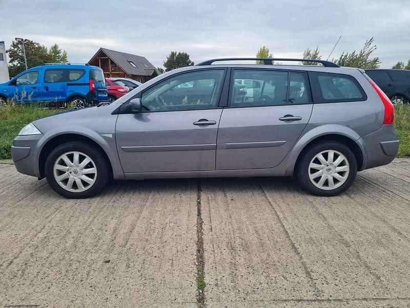 Grau Gebraucht 2008 Renault Mégane II Avantage Limousine | 2.500 € (Fairer Preis) - Bild 1/4